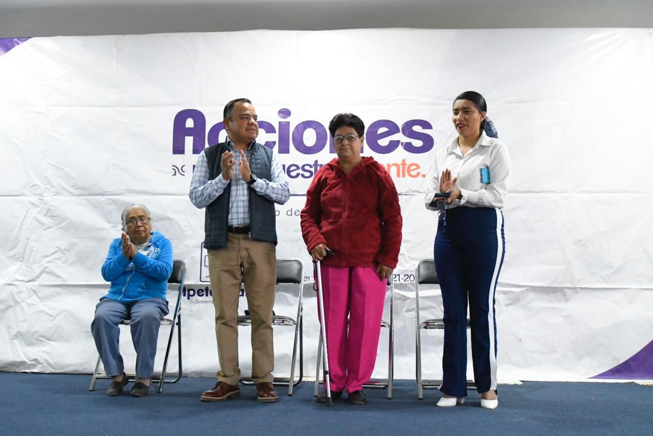 Encabeza alcalde de Apetatitlán, Ángelo Gutiérrez, tercera entrega masiva de lentes